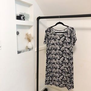 Old Navy Palm Print T-shirt Dress
